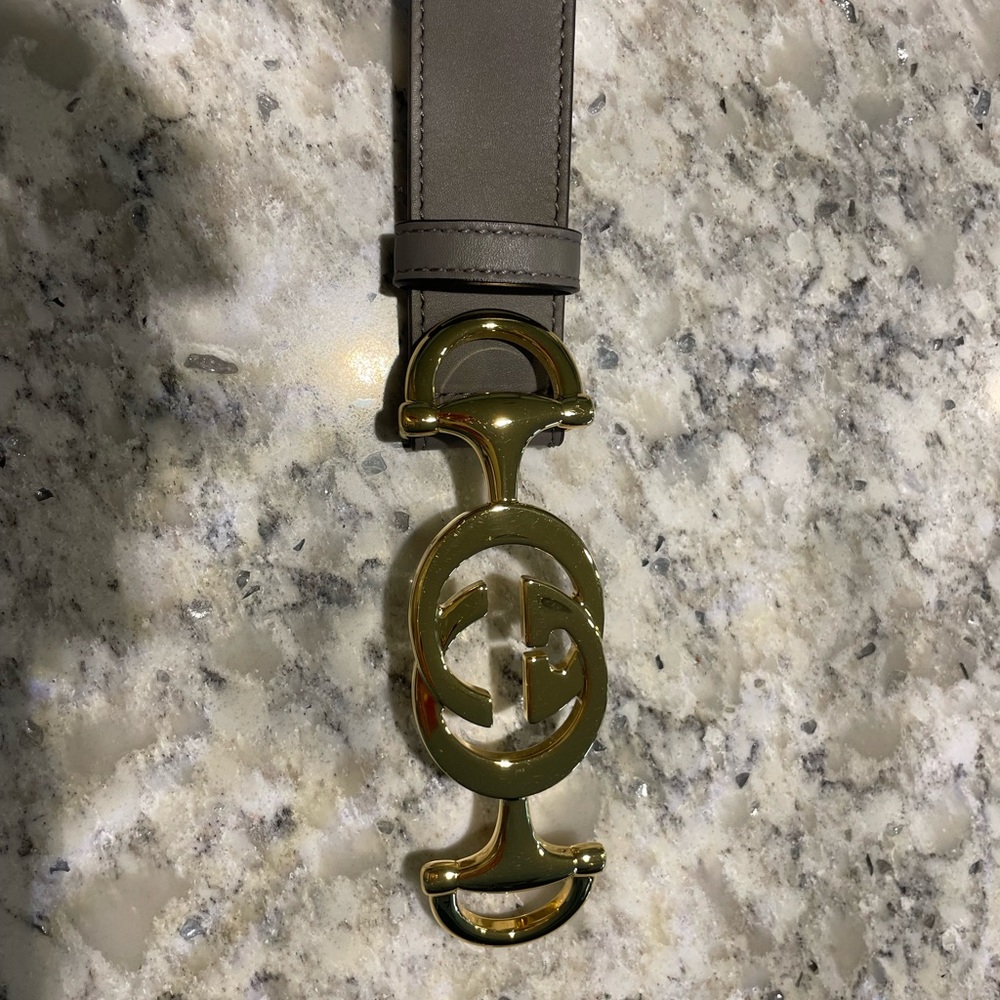 GUCCI
Calfskin Zumi 30mm Belt size 80